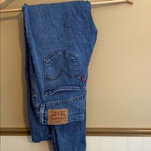 Levi 711 Skinny Jeans